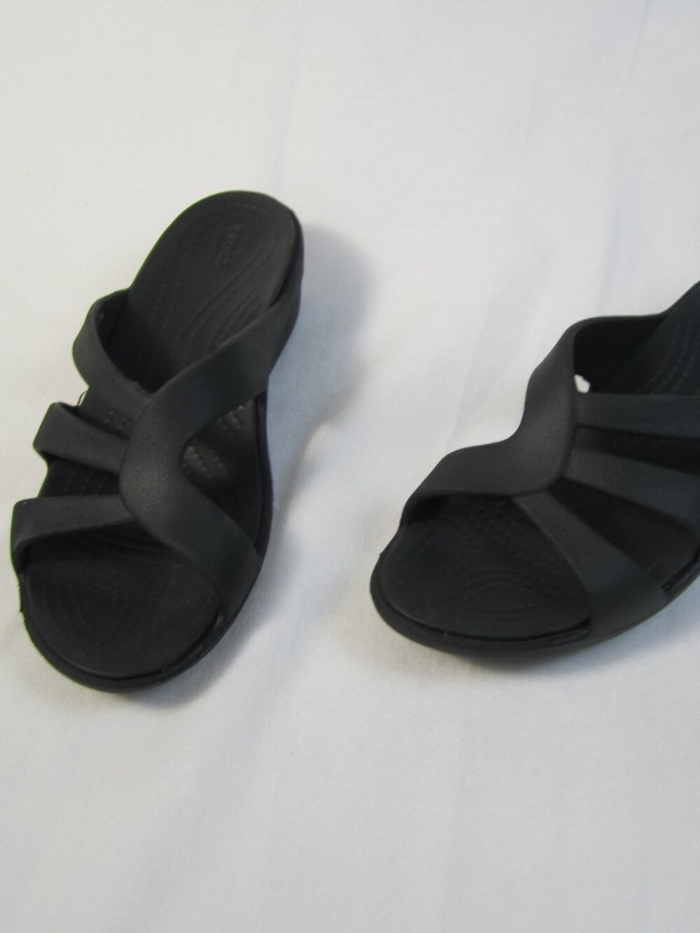 Crocs Sanrah Womens Size 7 Black Low Wedge Strappy Slides Dual Comfort Sandals